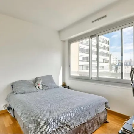 Cozy 50 M Near Pere-lachaise