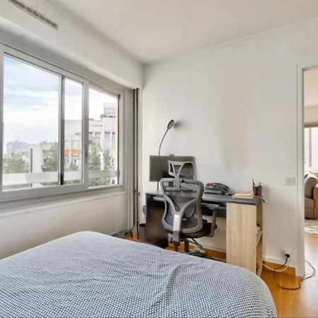 Cozy 50 M Near Pere-lachaise *